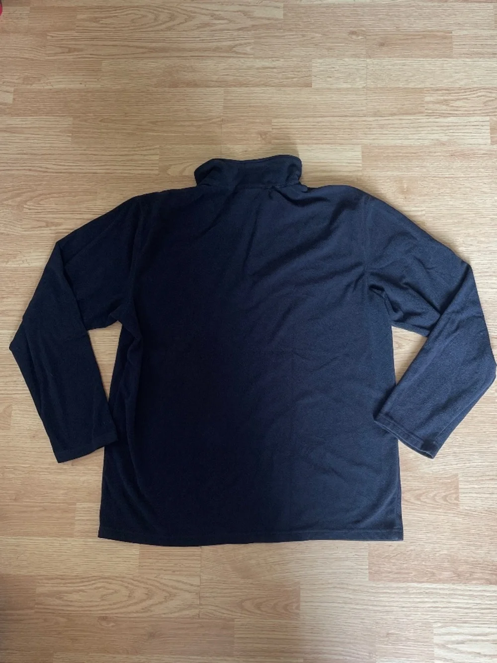 The North Face Men’s Black on Black Fleece Performance 1/4 zip Size Large